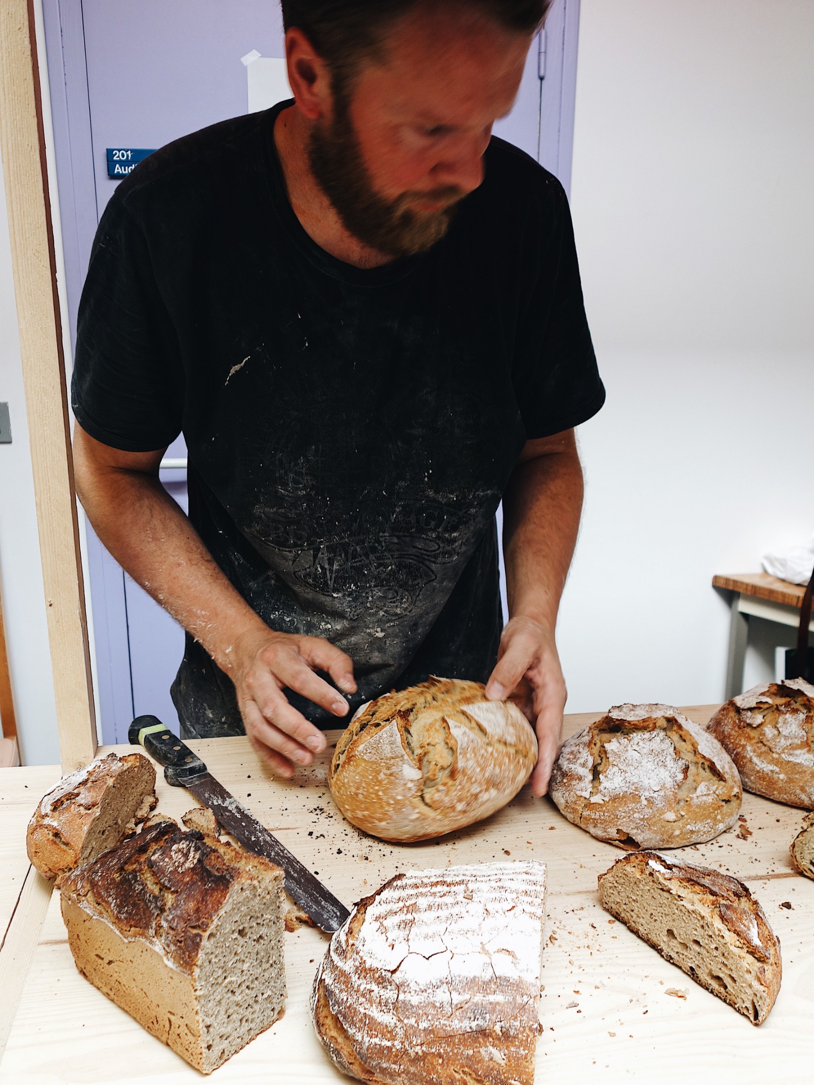 Le pain naturel de la Boulangerie Chardon aux Grands Voisins à Paris