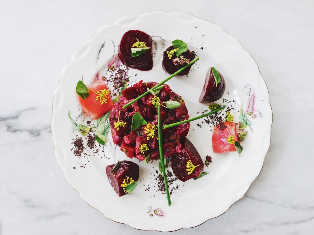 Recette de tartare de boeuf et de betterave du chef du restaurant Les Résistants