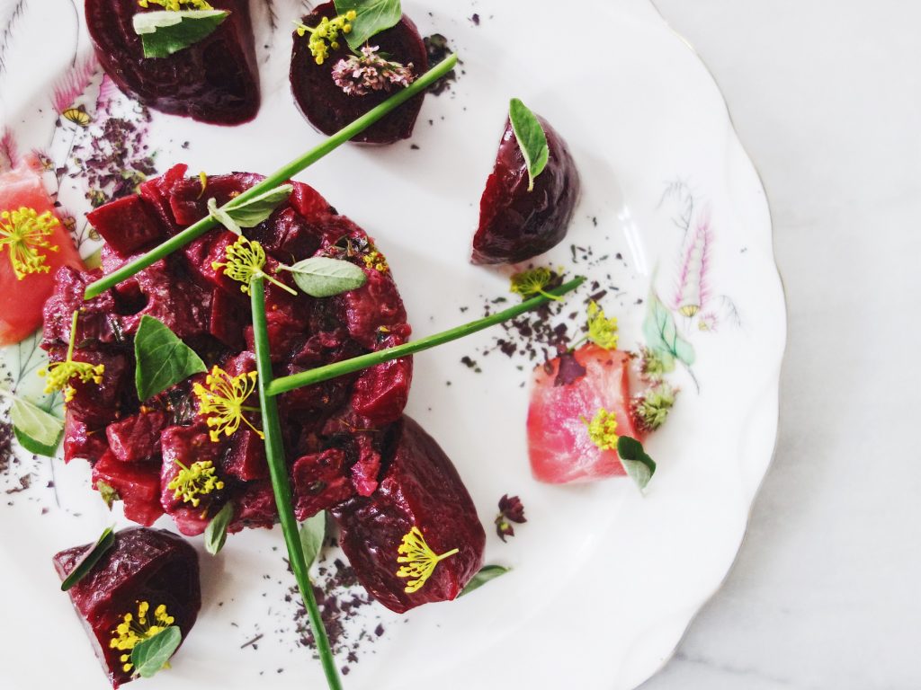 Recette de tartare de boeuf et de betterave du chef du restaurant Les Résistants