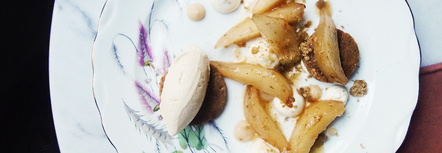 Poire glacée à la sauge, sablé aux amandes et formage blanc du restaurant Les Résistants à Paris